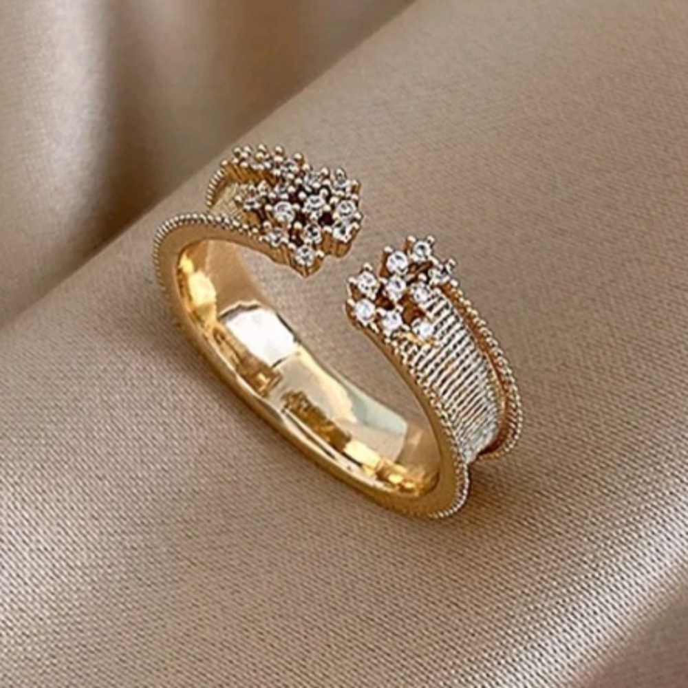 gold ring - Picture 2 of 3
